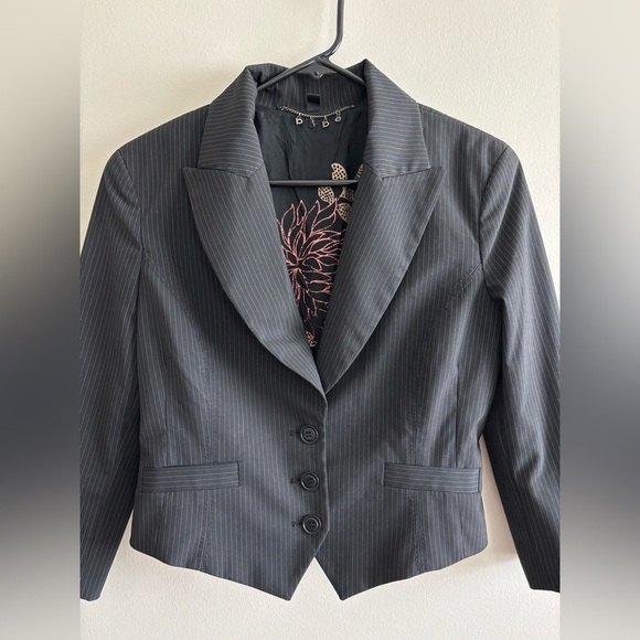 Bebe Vintage Blazer Black Pinstripe size 8 Cropped - Picture 2 of 15